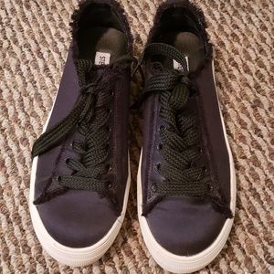 Steve Madden Glaammar Zip Sneaker